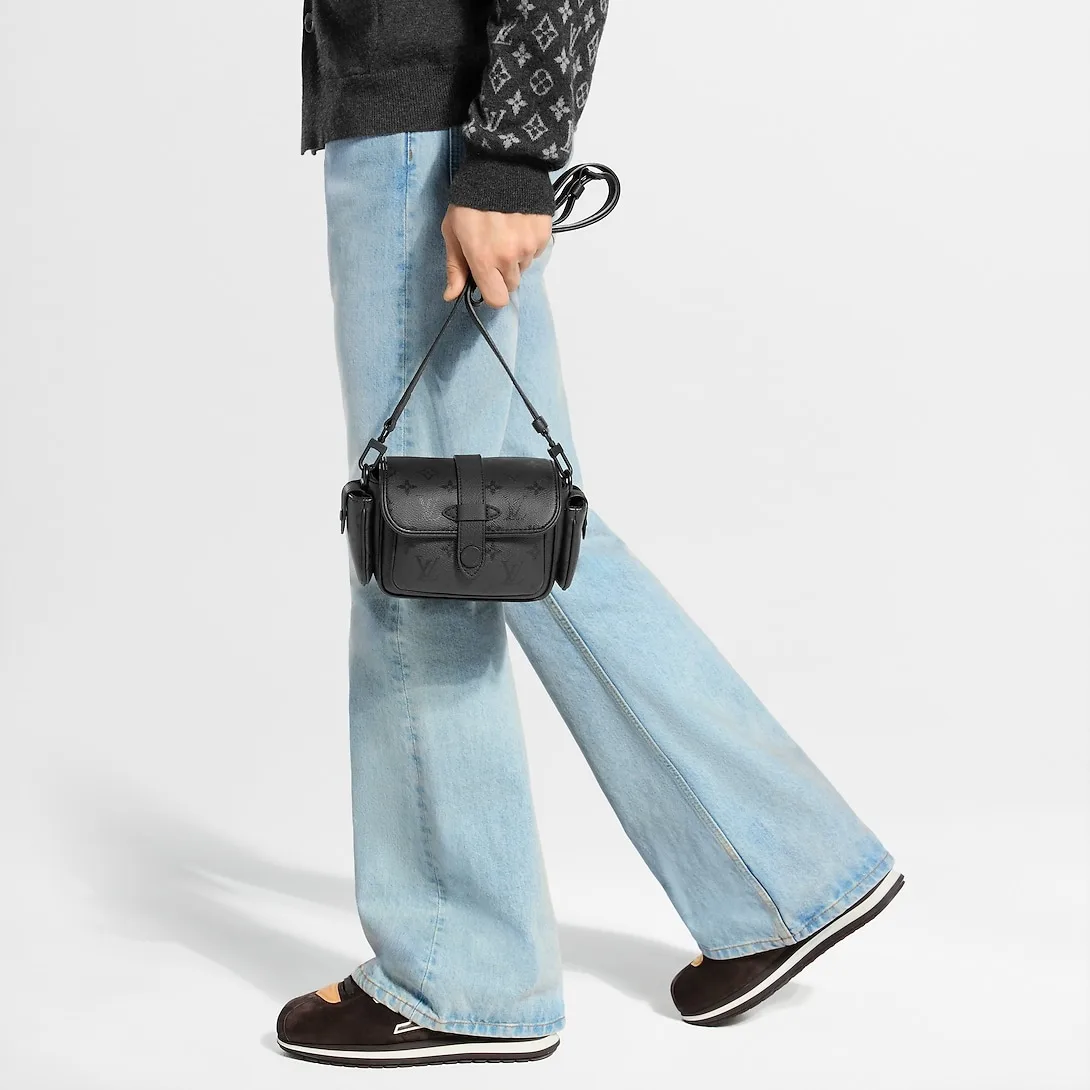 Alternative view of Louis Vuitton Cargo Wearable Wallet Crossbody / Black Monogram Midnight Black Hardware