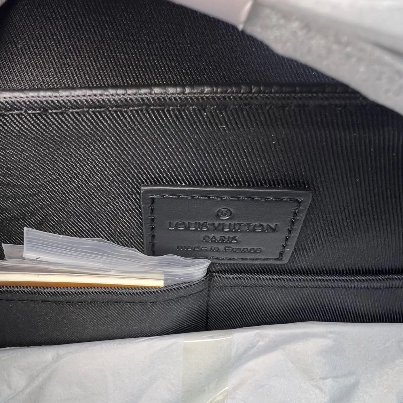 Louis Vuitton Christopher Messenger Taurillon Black - Image 4