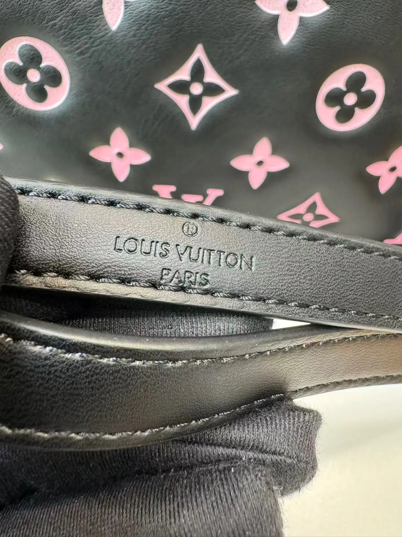 Louis Vuitton Coussin BB Shoulder Bag / Black/Pink Gold Hardware - Image 3