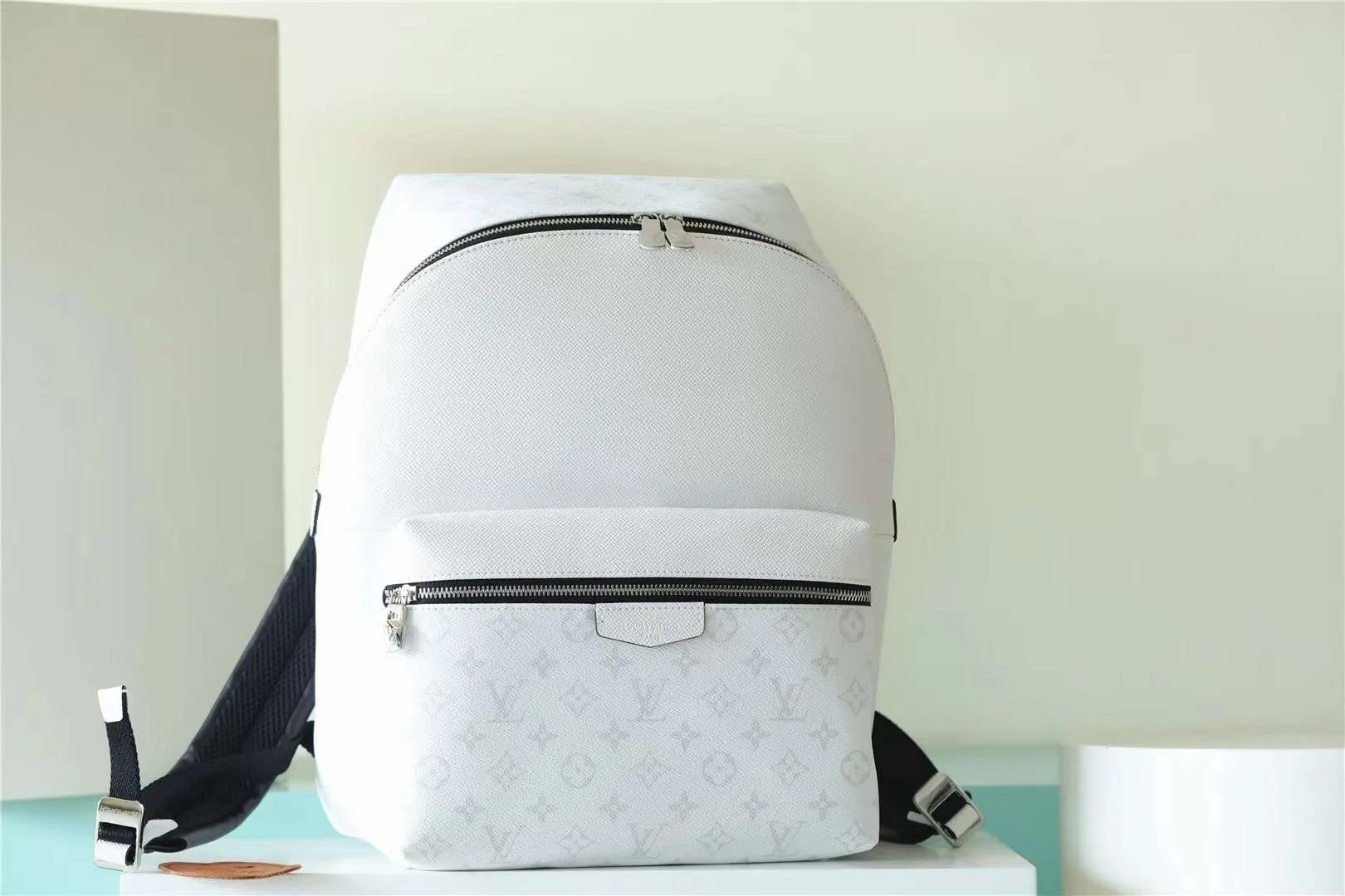 Alternative view of Louis Vuitton Discovery Backpack White /