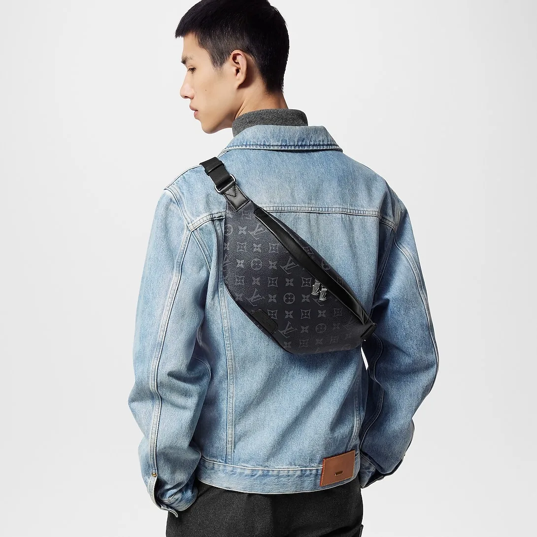 Louis Vuitton Discovery PM Bumbag / Monogram Eclipse Canvas Silver Hardware - Image 3