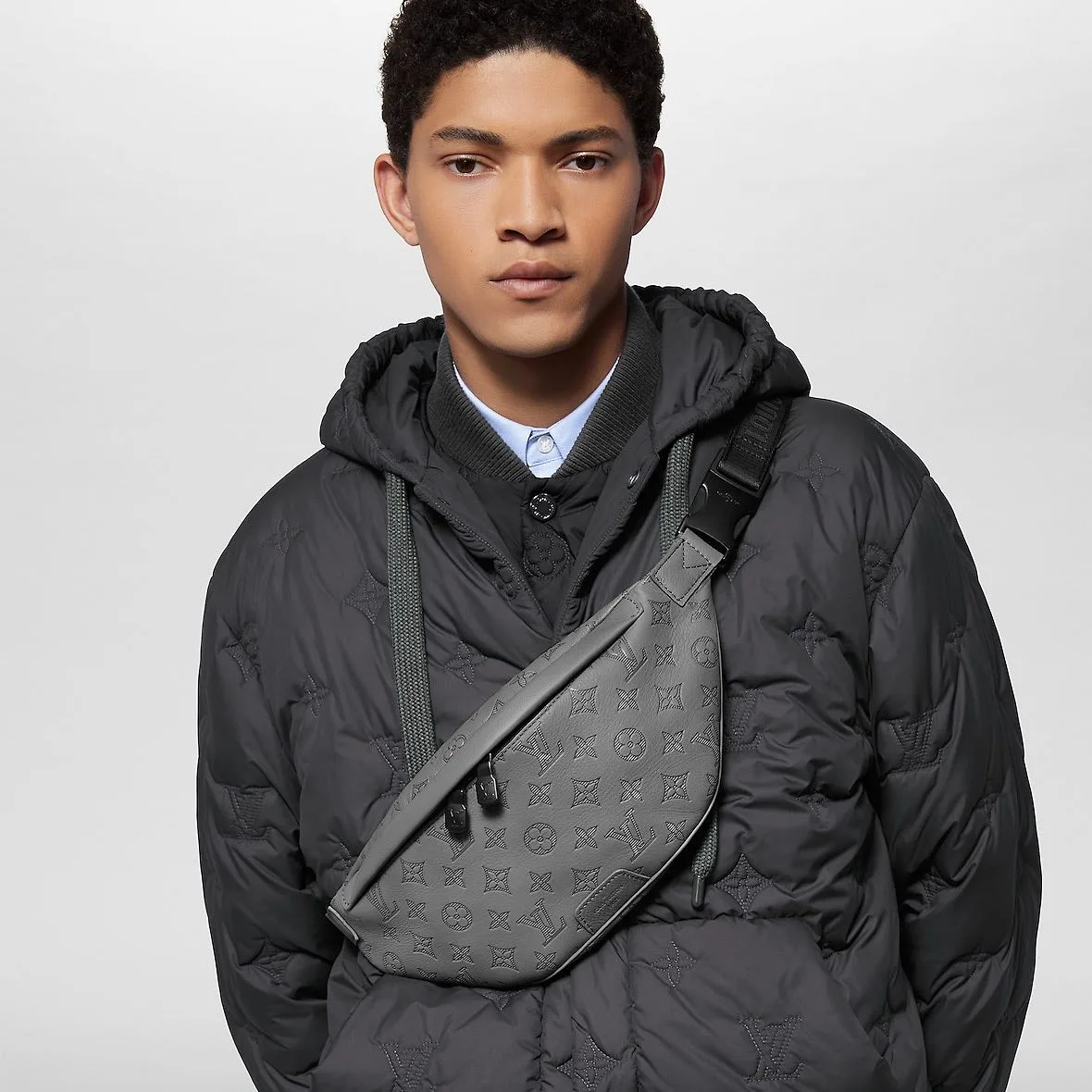 Alternative view of Louis Vuitton Discovery Bumbag / Grey Black Hardware