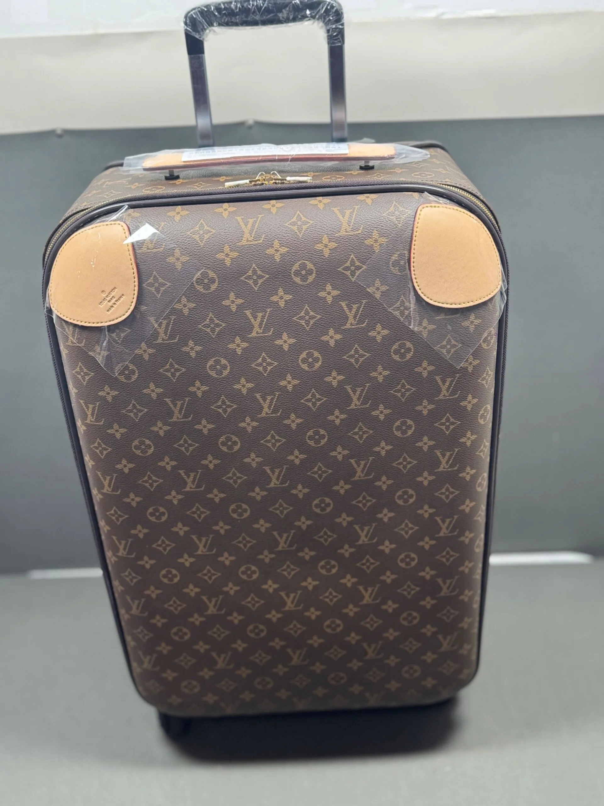 Alternative view of Louis Vuitton Exqusite Travelling Luggage Monogram Canvas , Travel Luggages /