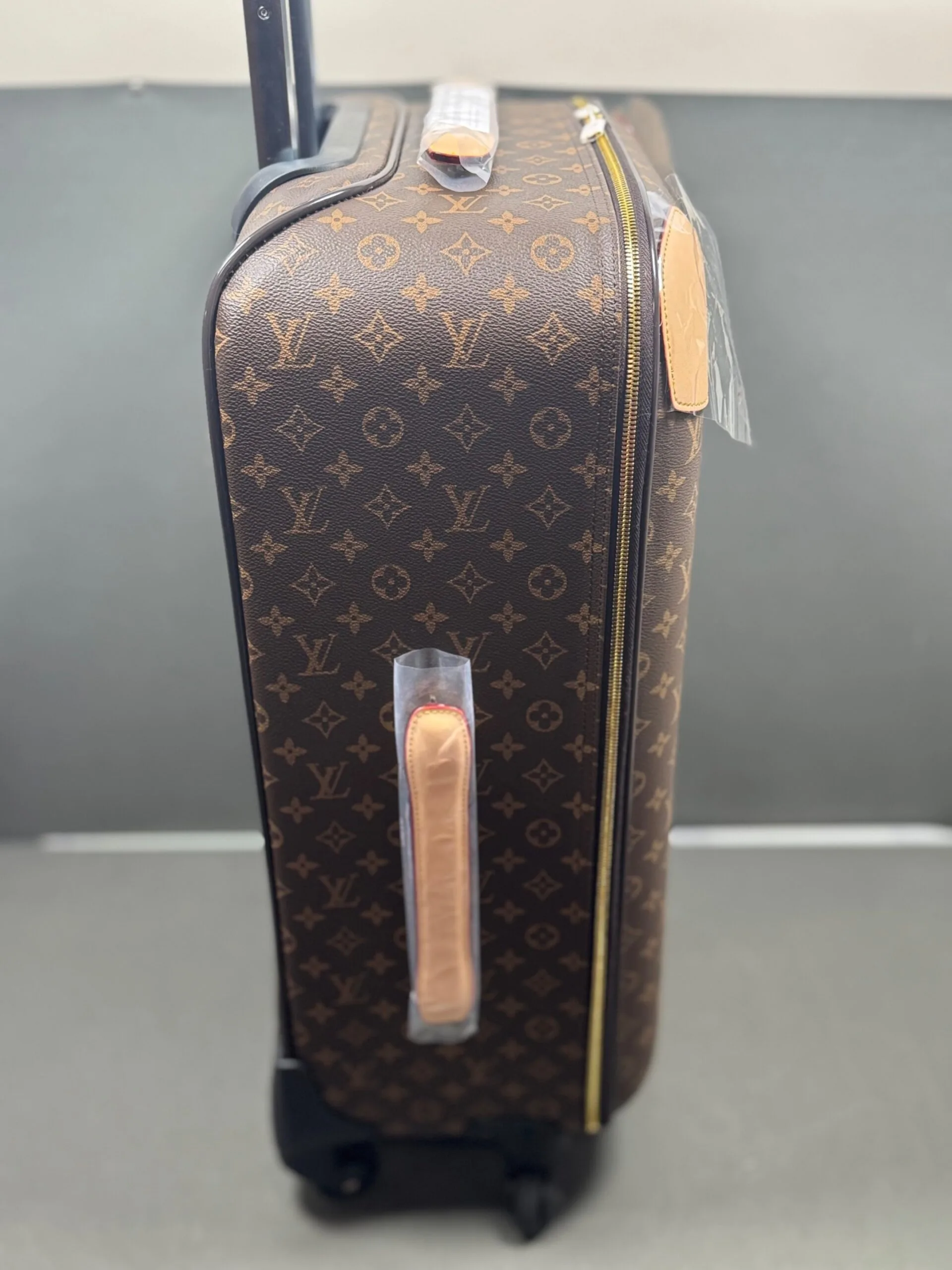 Louis Vuitton Exqusite Travelling Luggage Monogram Canvas , Travel Luggages / - Image 3