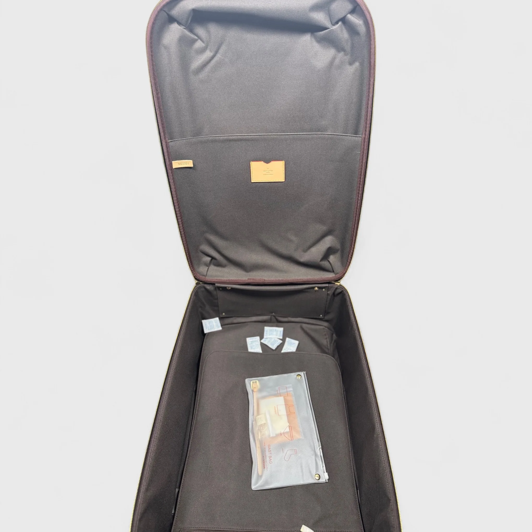 Louis Vuitton Exqusite Travelling Luggage Monogram Canvas , Travel Luggages / - Image 7