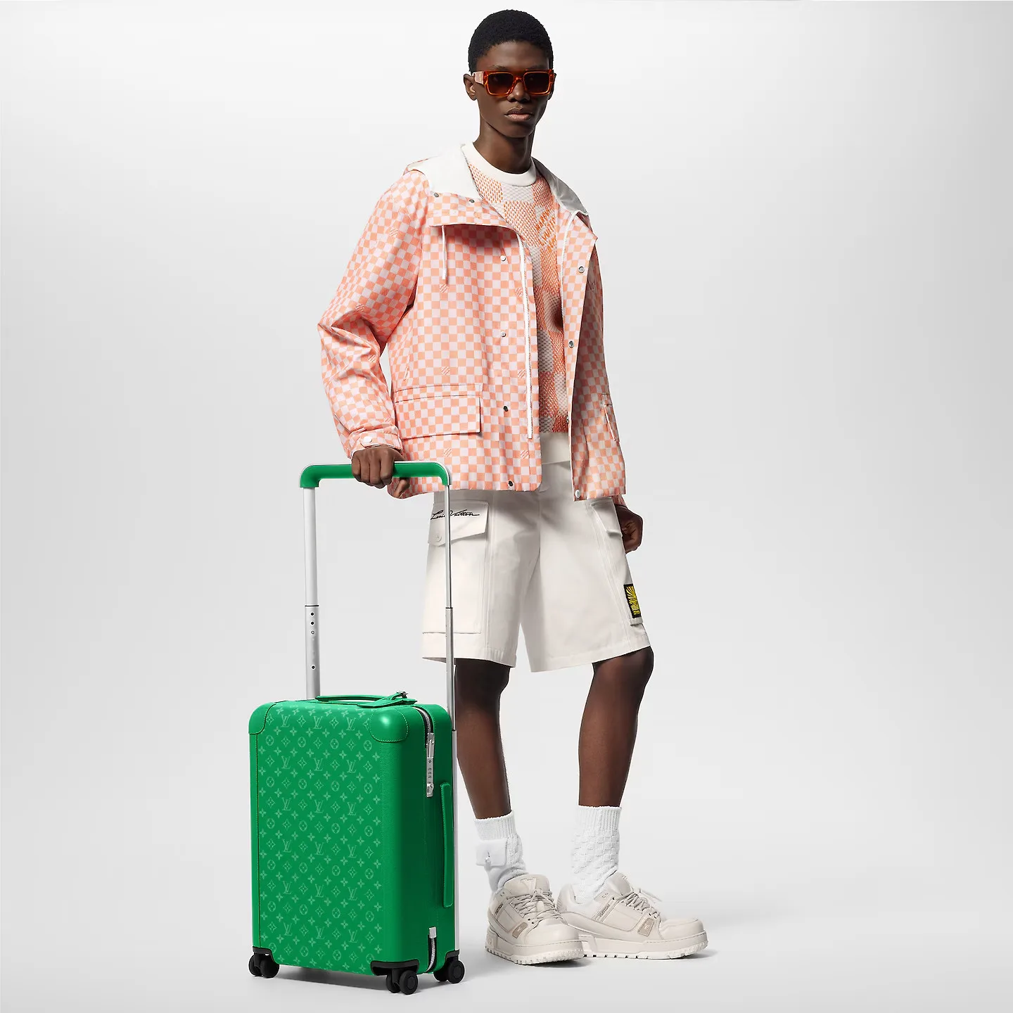 Alternative view of Louis Vuitton Horizon 55 Suitcase / Green Silver Hardware