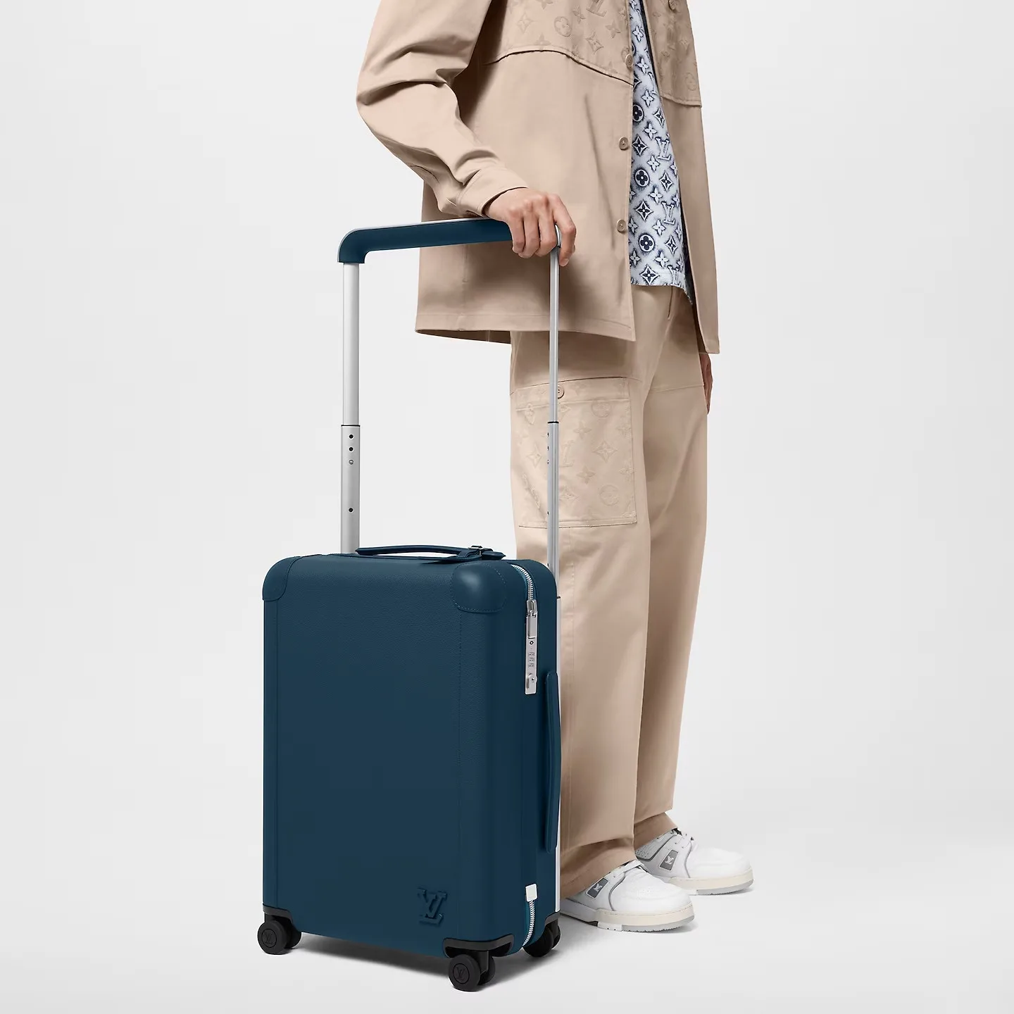 Alternative view of Louis Vuitton Horizon 55 Suitcase / Blue Silver Hardware