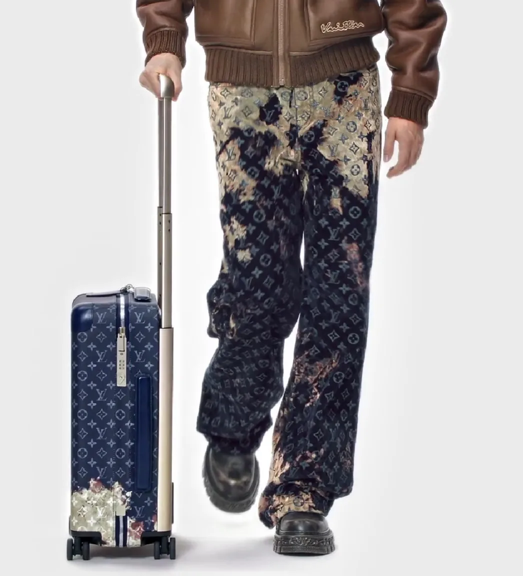 Alternative view of Louis Vuitton Horizon 55 Suitcase / Blue Champagne Hardware