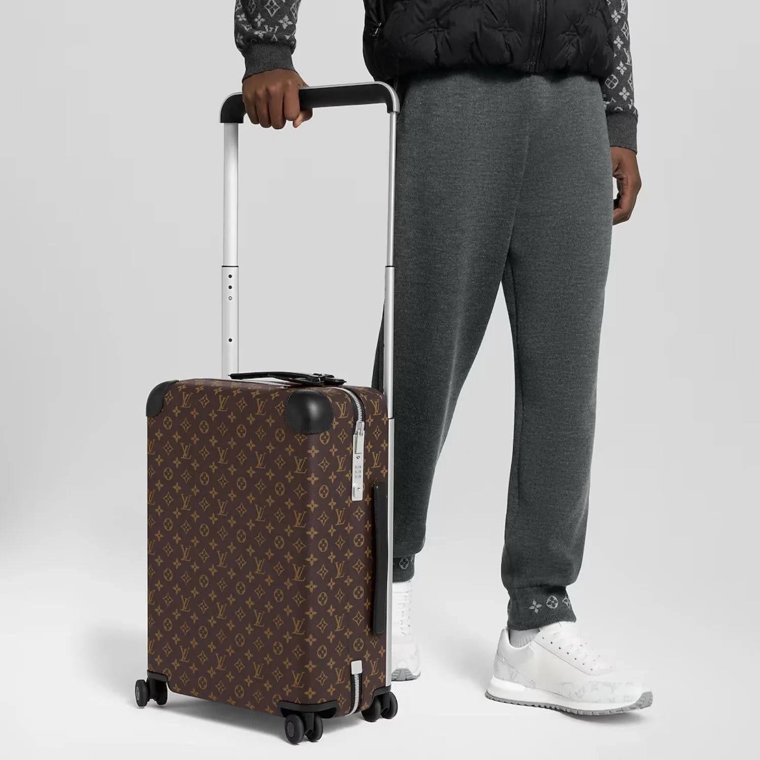 Alternative view of Louis Vuitton Horizon 55 Suitcase / Brown Silver Hardware