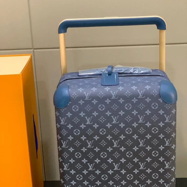 Louis Vuitton Horizon 55 Suitcase / Navy Blue Gold Hardware - Image 5