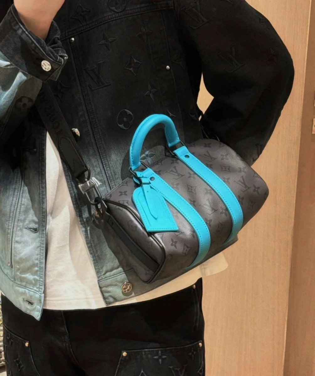 Alternative view of Louis Vuitton Keepall Bandouliere 25 Travel Bag / Grey Black Hardware