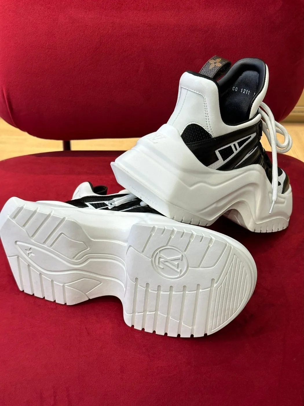 Louis Vuitton LV Archlight Sneaker Black - Image 4