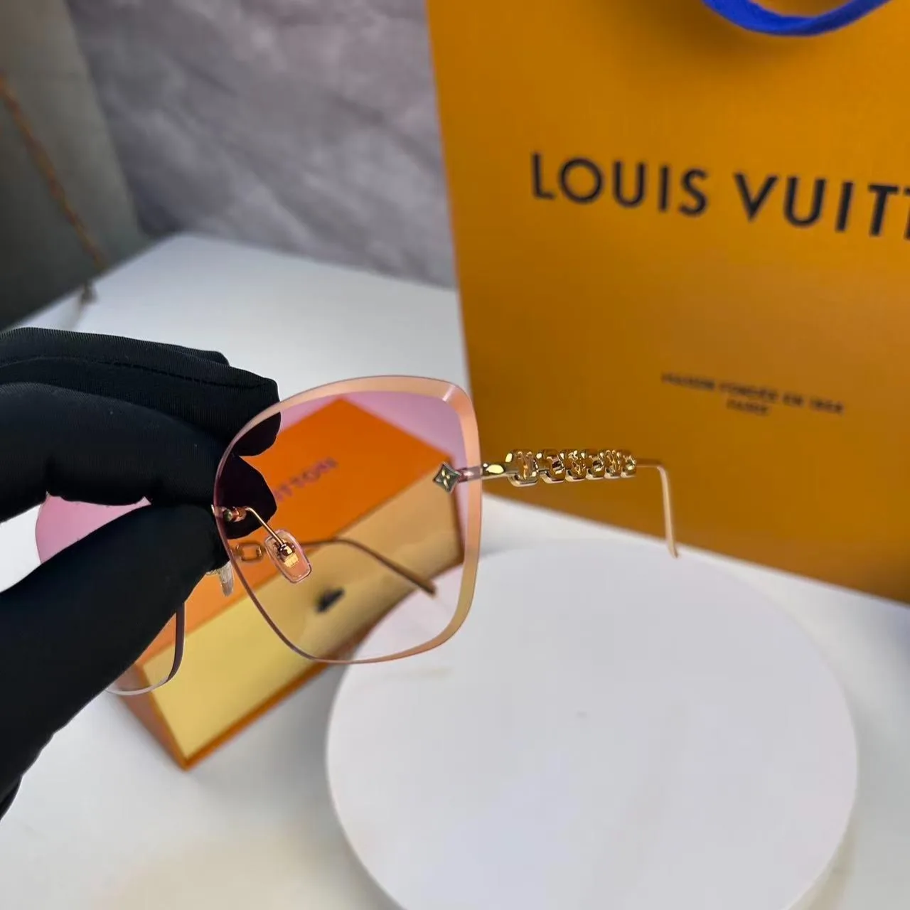 Louis Vuitton LV Jewel Round Cat Eye Sunglasses Pink Gold - Image 4