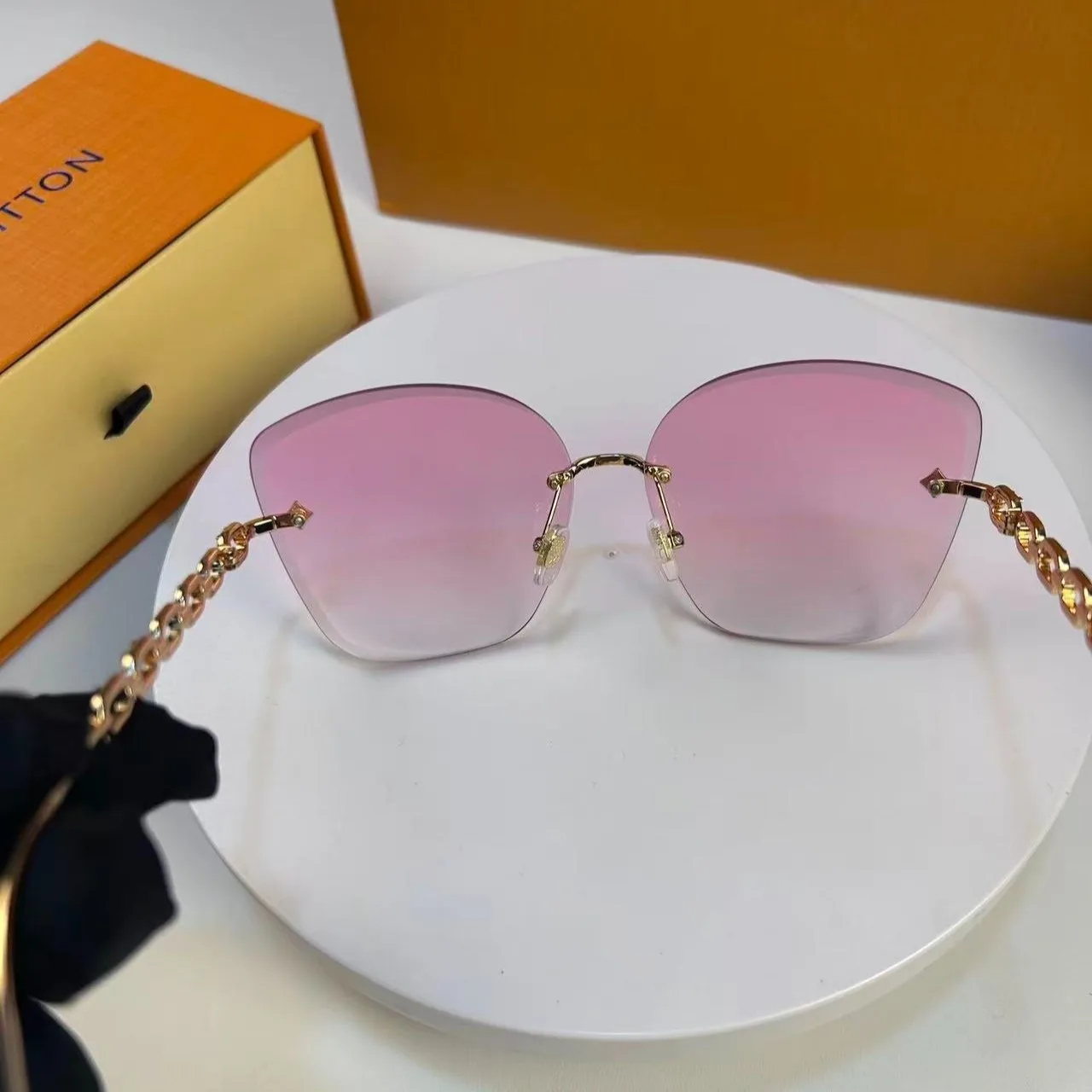 Louis Vuitton LV Jewel Round Cat Eye Sunglasses Pink Gold - Image 3