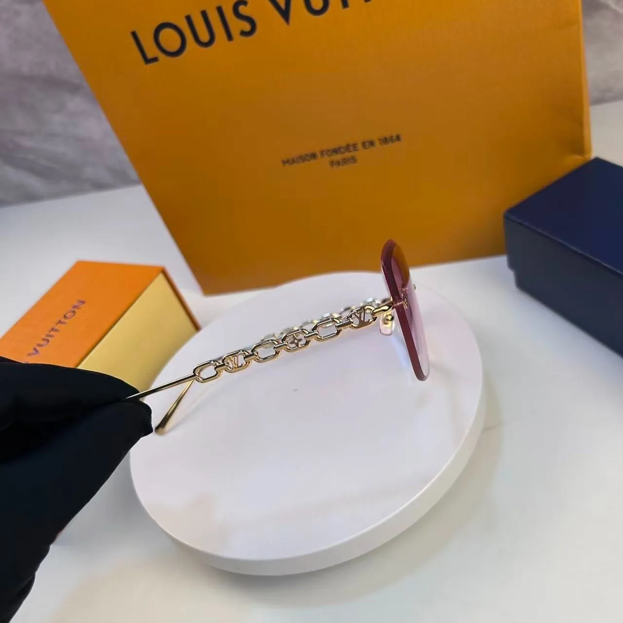 Louis Vuitton LV Jewel Round Cat Eye Sunglasses Pink Gold - Image 6
