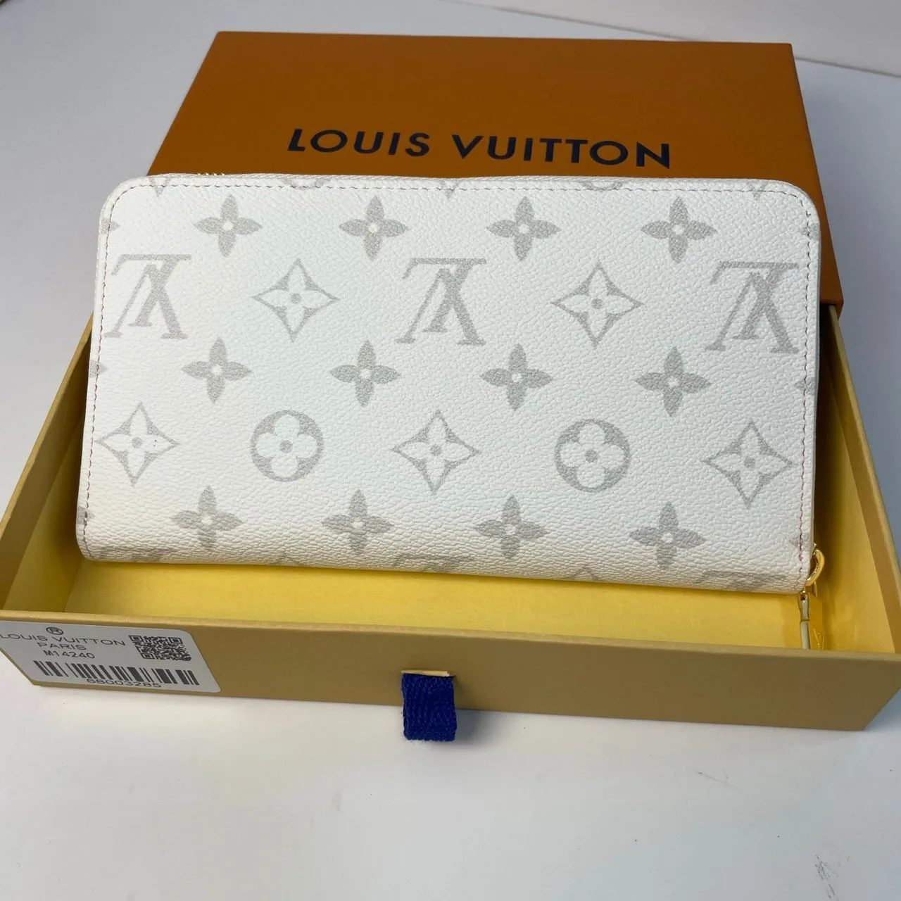 Louis Vuitton LV x TM Zippy Wallet White / - Image 3