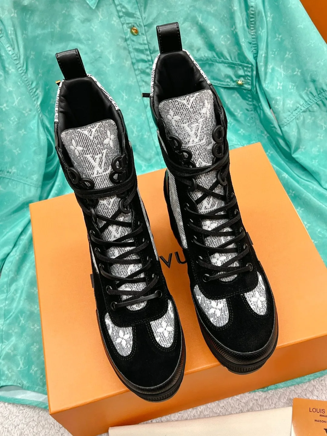Louis Vuitton Laureate Desert Boots Grey - Image 3