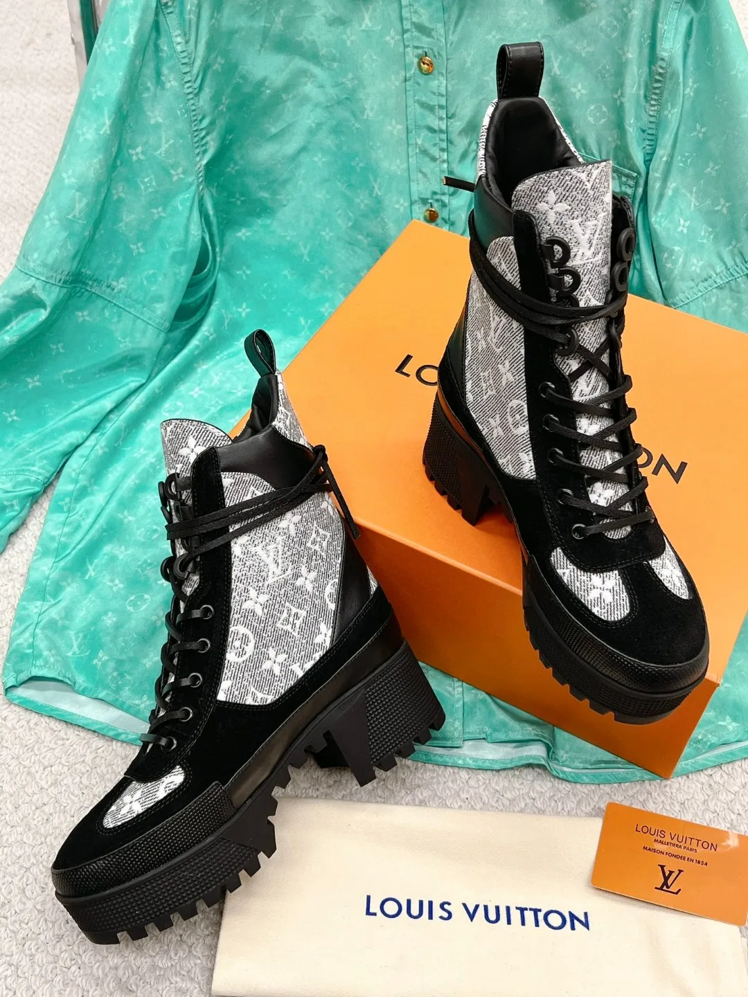 Louis Vuitton Laureate Desert Boots Grey - Image 4