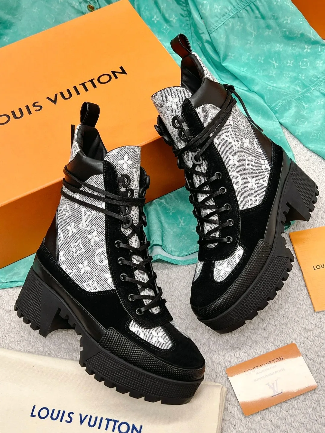 Louis Vuitton Laureate Desert Boots Grey - Image 5