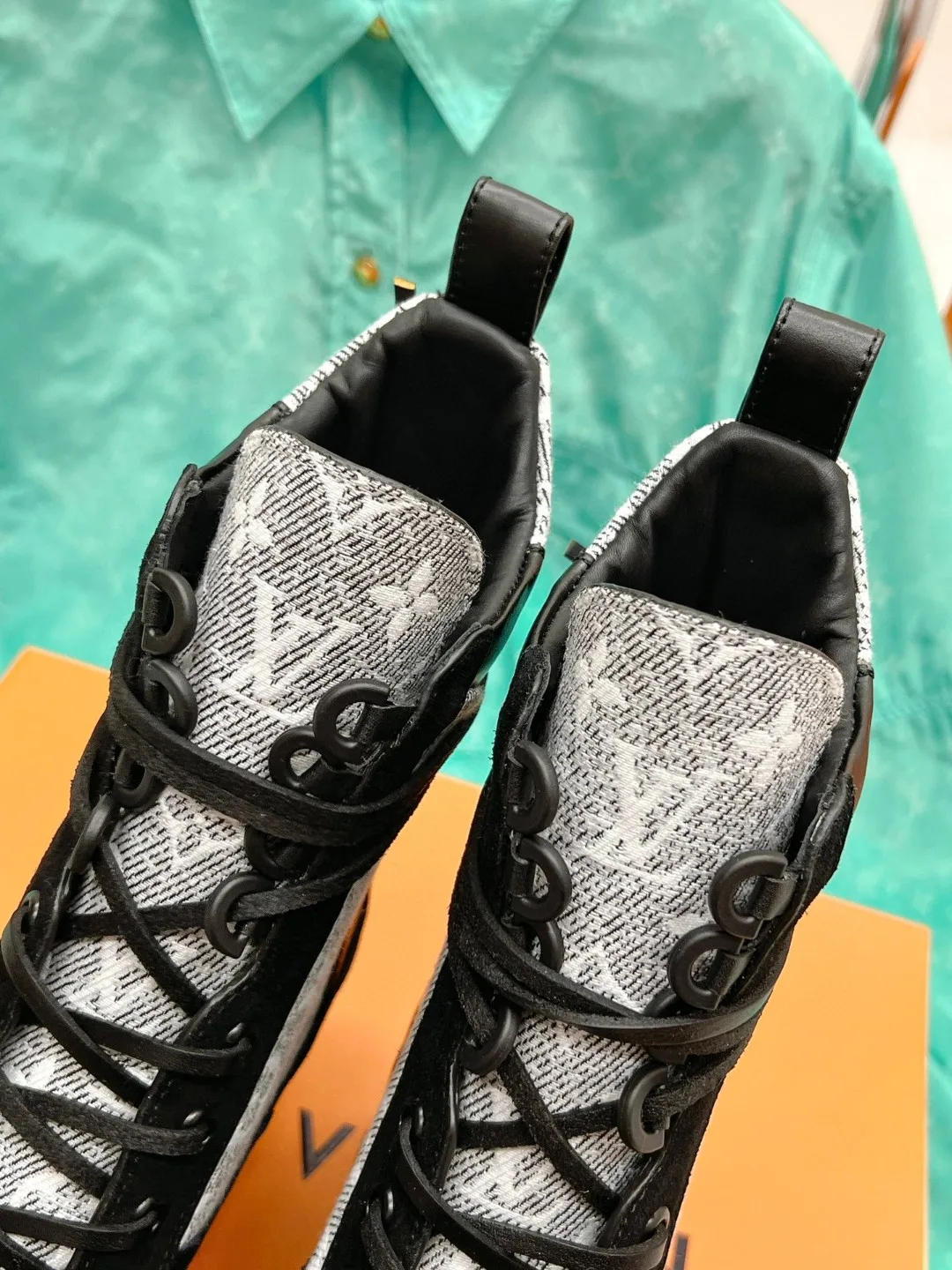Louis Vuitton Laureate Desert Boots Grey - Image 7