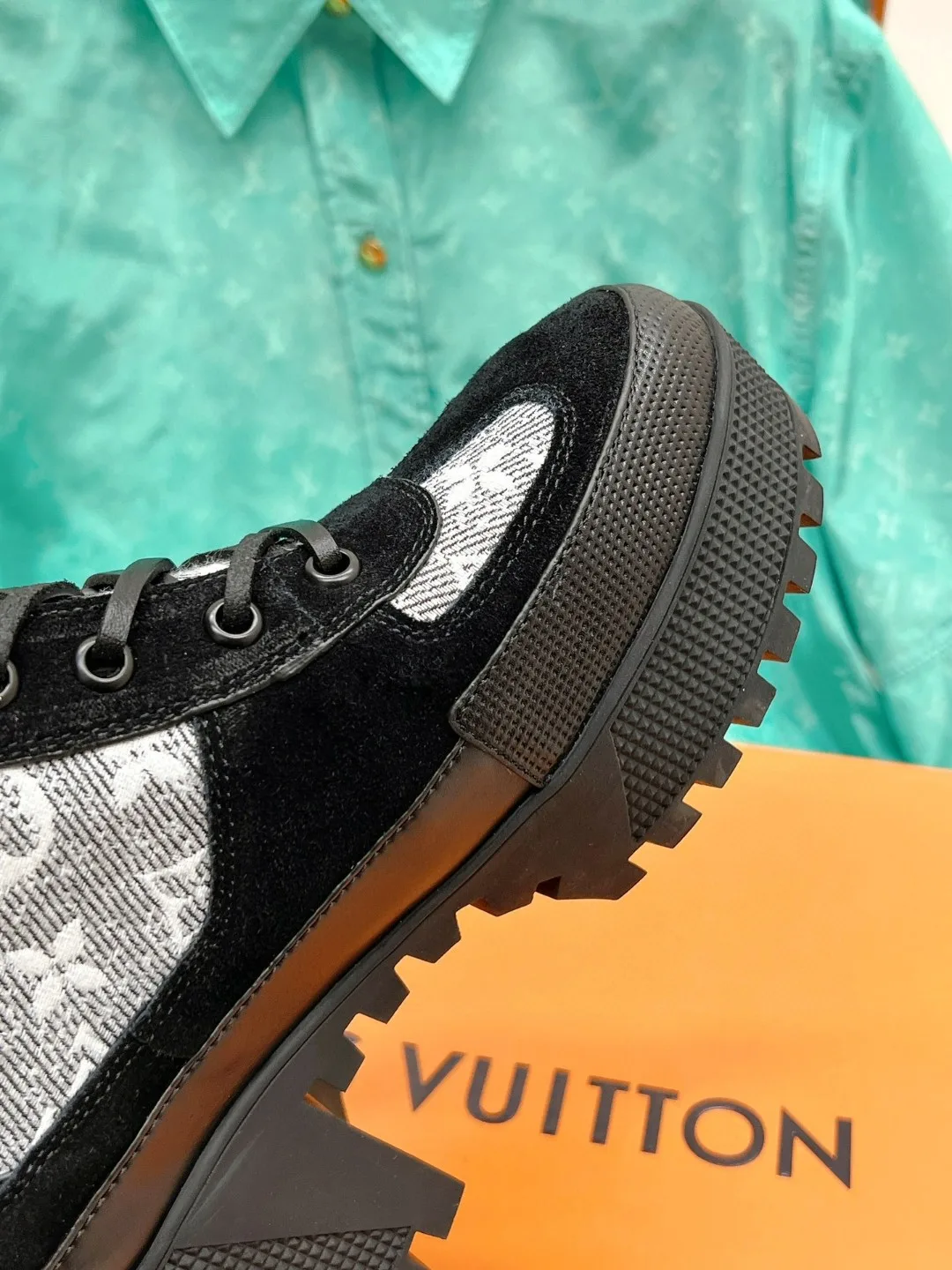Louis Vuitton Laureate Desert Boots Grey - Image 8