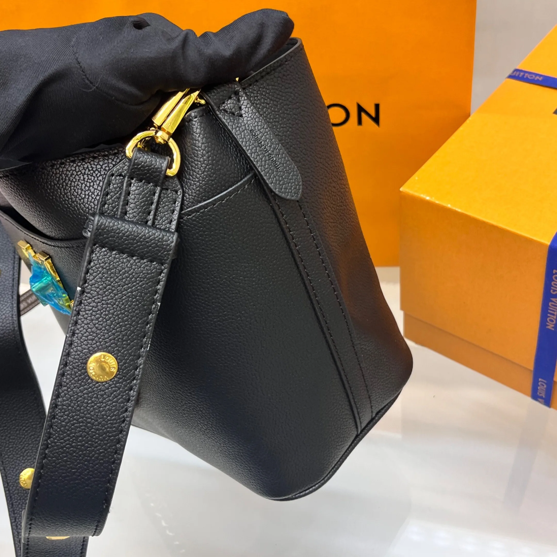 Louis Vuitton Lock And Walk Bag Black - / 8 Inches - Image 7