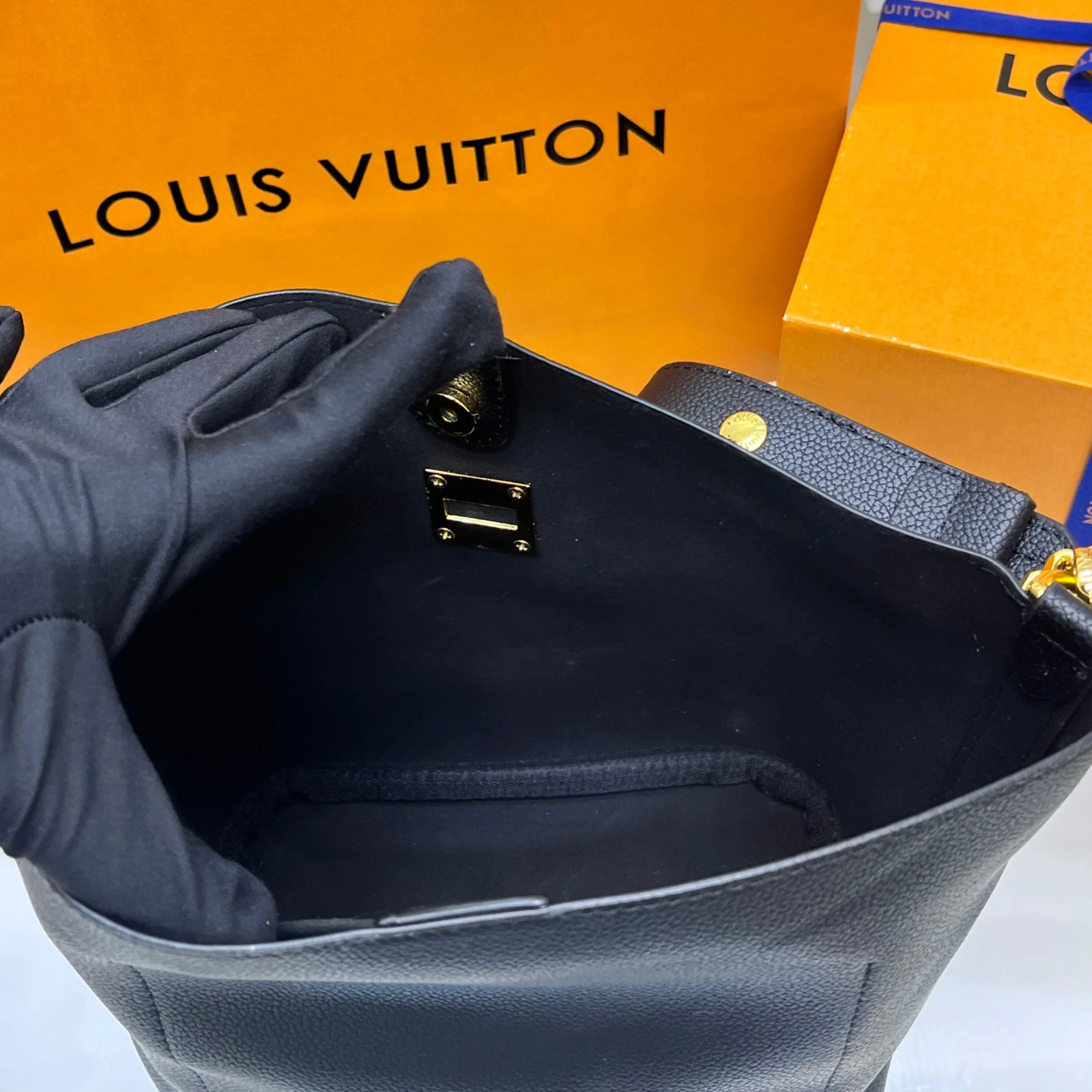Louis Vuitton Lock And Walk Bag Black - / 8 Inches - Image 9