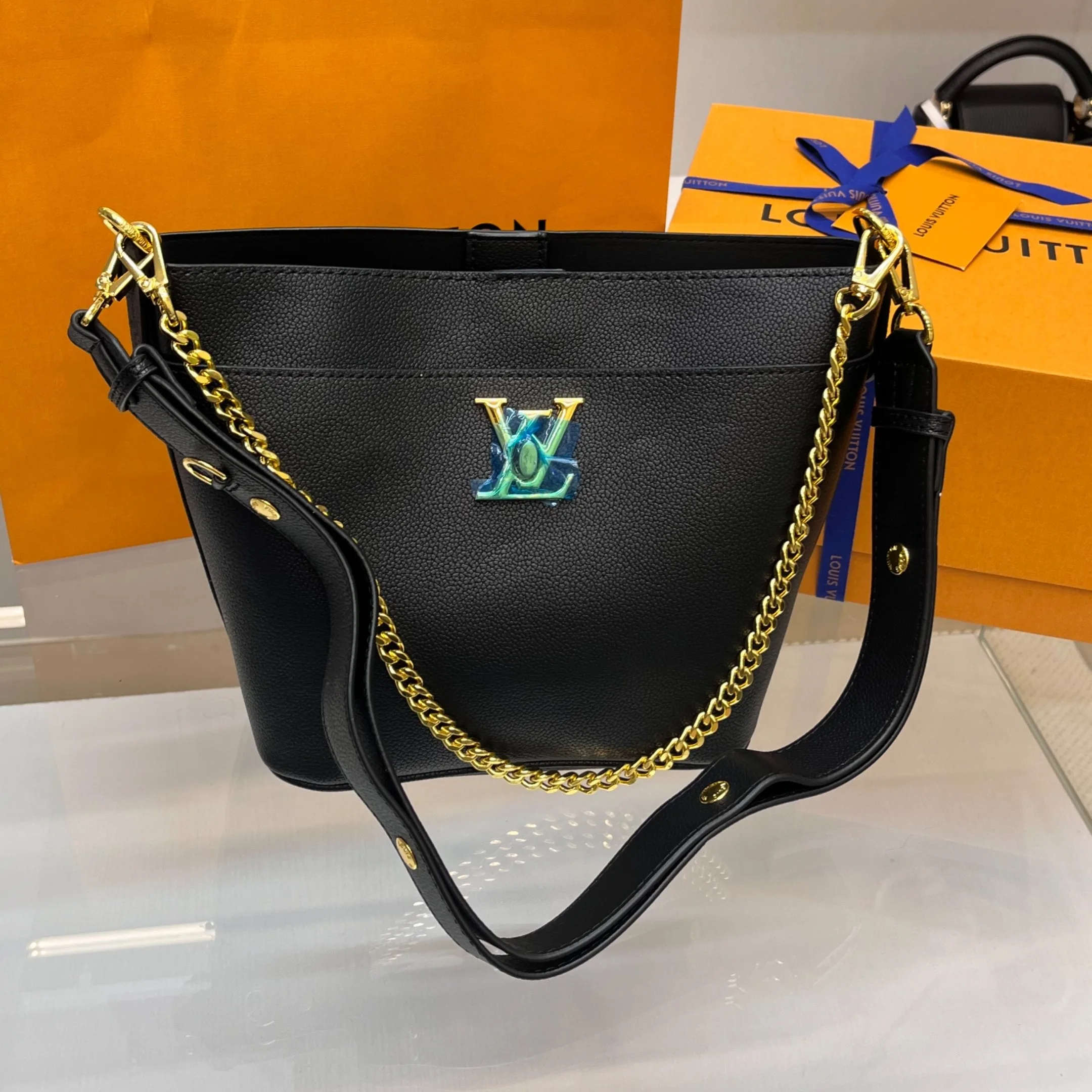 Louis Vuitton Lock And Walk Bag Black - / 8 Inches - Image 5