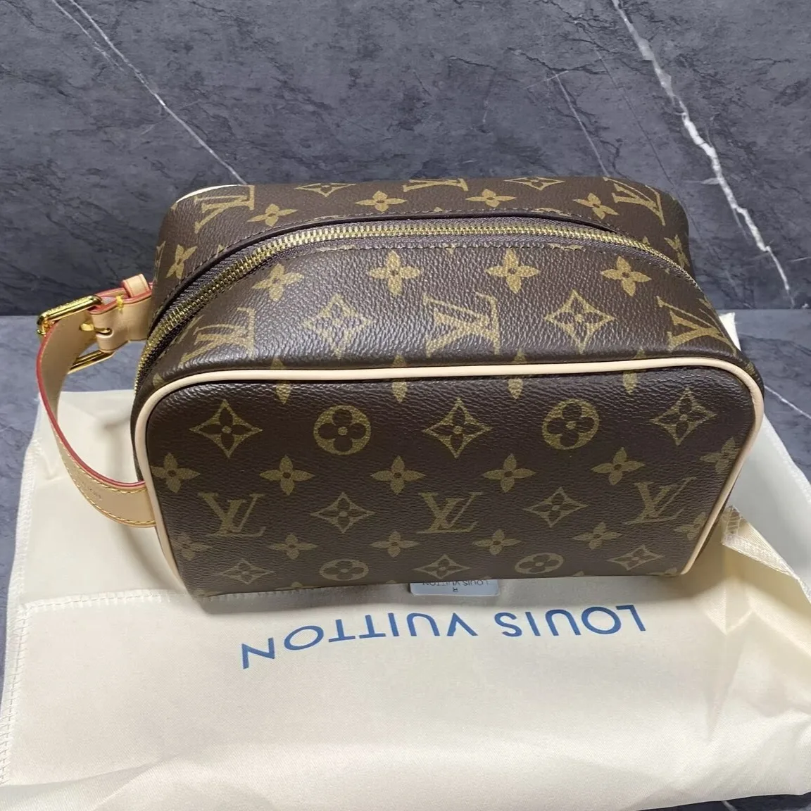 Louis Vuitton Locker Dopp Kit Brown 9.1 Inches/ - Image 8