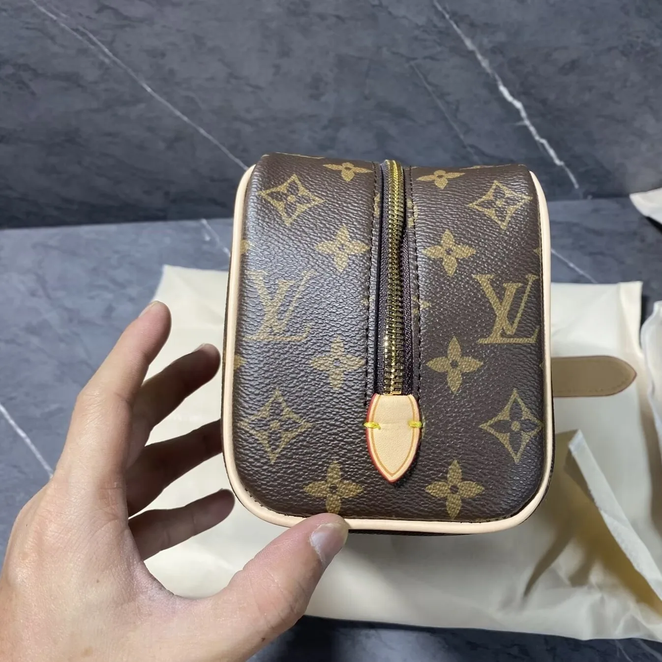 Louis Vuitton Locker Dopp Kit Brown 9.1 Inches/ - Image 9