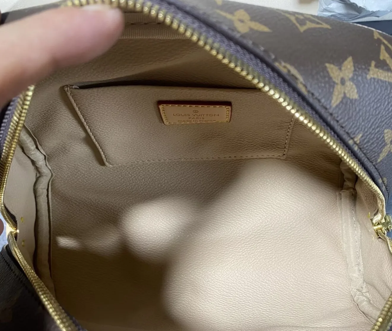 Louis Vuitton Locker Dopp Kit Brown 9.1 Inches/ - Image 11