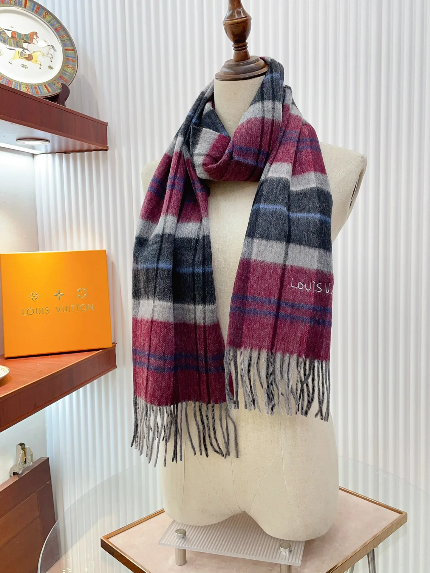 Louis Vuitton Scarf Multicolor - Image 4