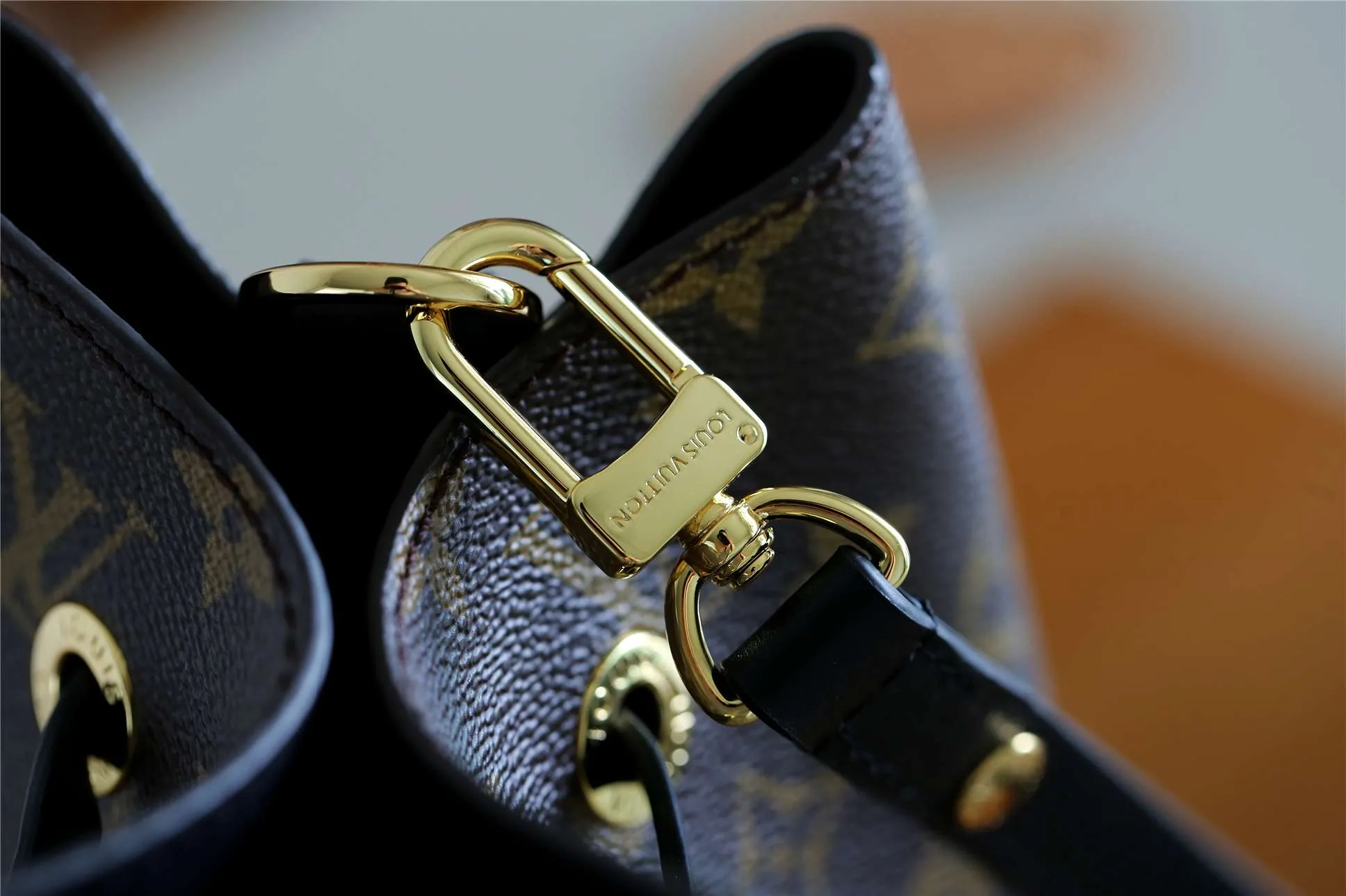 Louis Vuitton NeoNoe MM Bucket Bag Brown / LV - Image 9