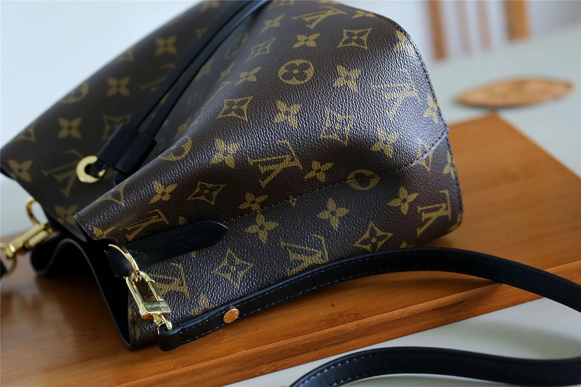 Louis Vuitton NeoNoe MM Bucket Bag Brown / LV - Image 5