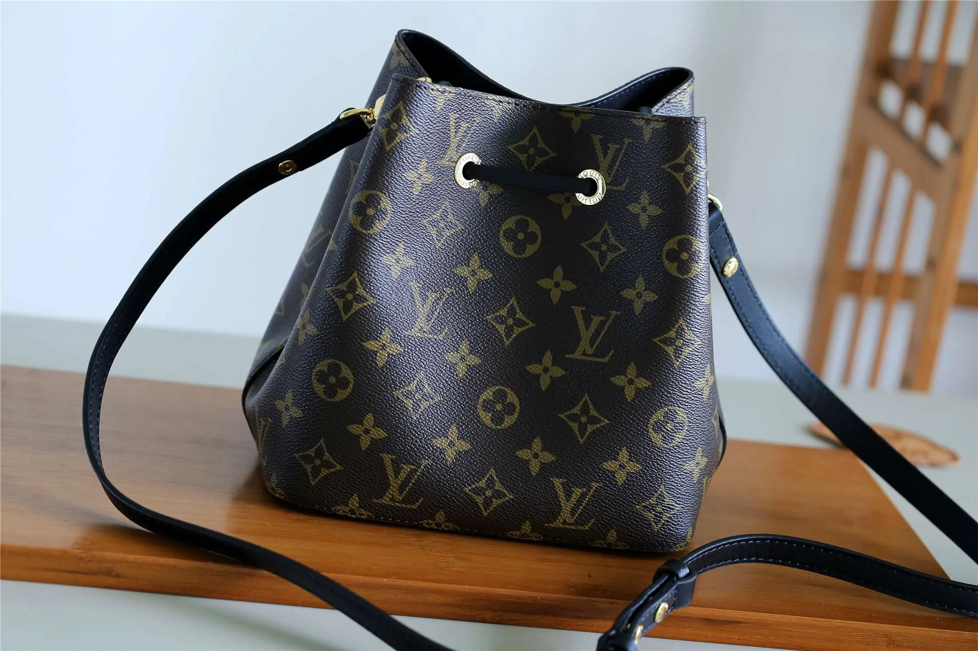 Louis Vuitton NeoNoe MM Bucket Bag Brown / LV - Image 6