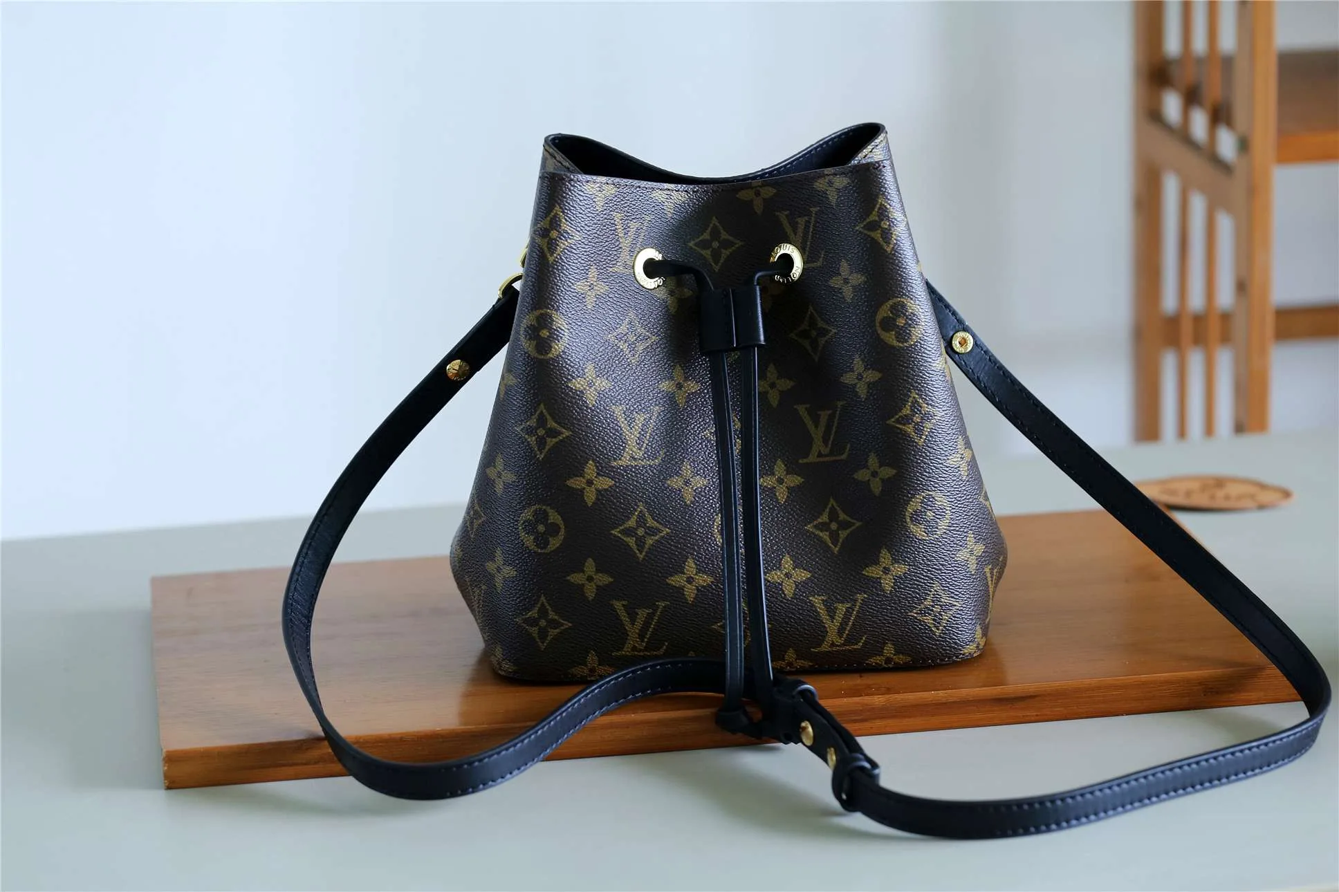 Louis Vuitton NeoNoe MM Bucket Bag Brown / LV - Image 7