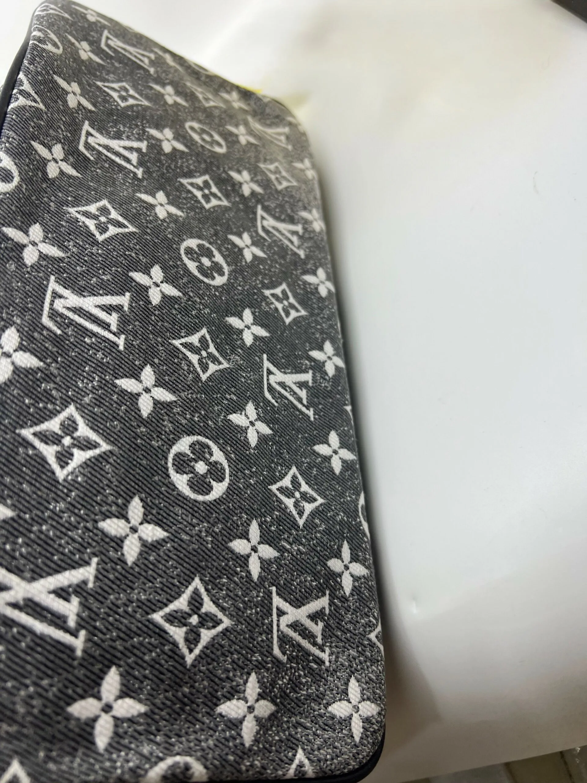 Louis Vuitton Neverfull MM Tote Bag / Grey Monogram Jacquard Denim Silver Hardware - Image 4