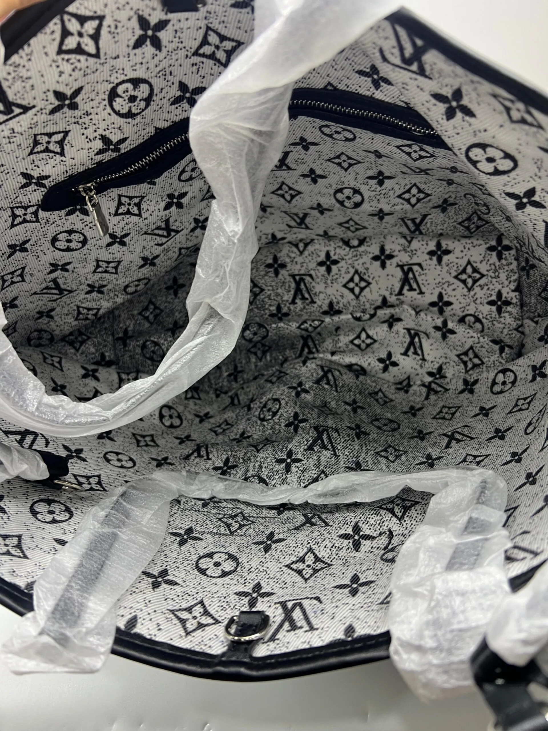 Louis Vuitton Neverfull MM Tote Bag / Grey Monogram Jacquard Denim Silver Hardware - Image 5
