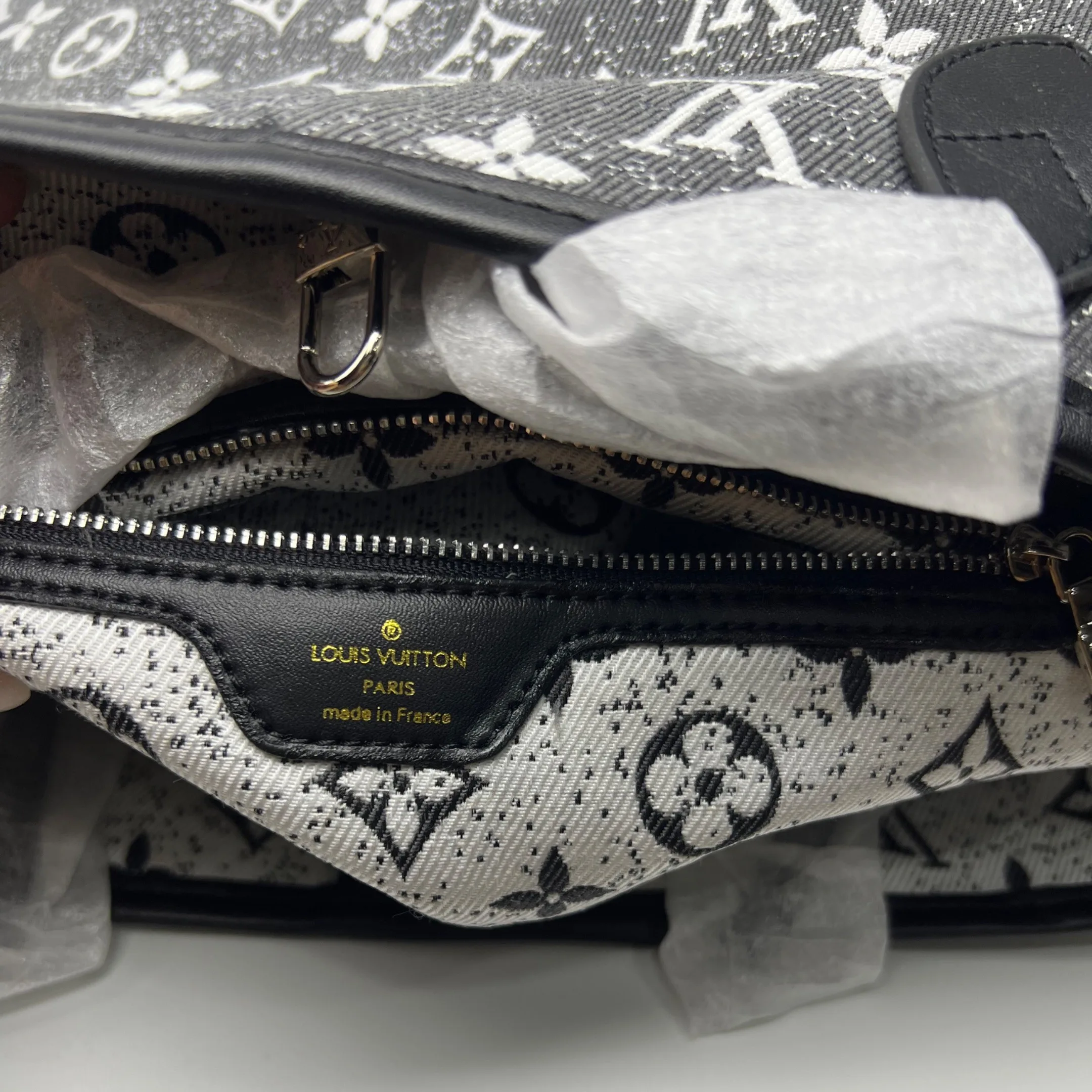Louis Vuitton Neverfull MM Tote Bag / Grey Monogram Jacquard Denim Silver Hardware - Image 6