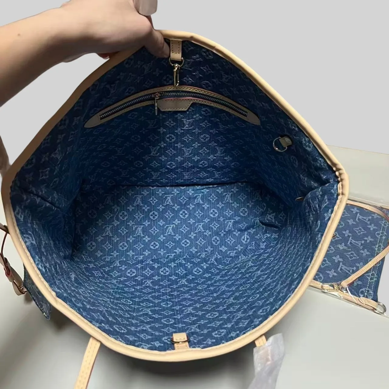 Louis Vuitton Neverfull MM Tote Bag / Blue Denim Gold Hardware - Image 6