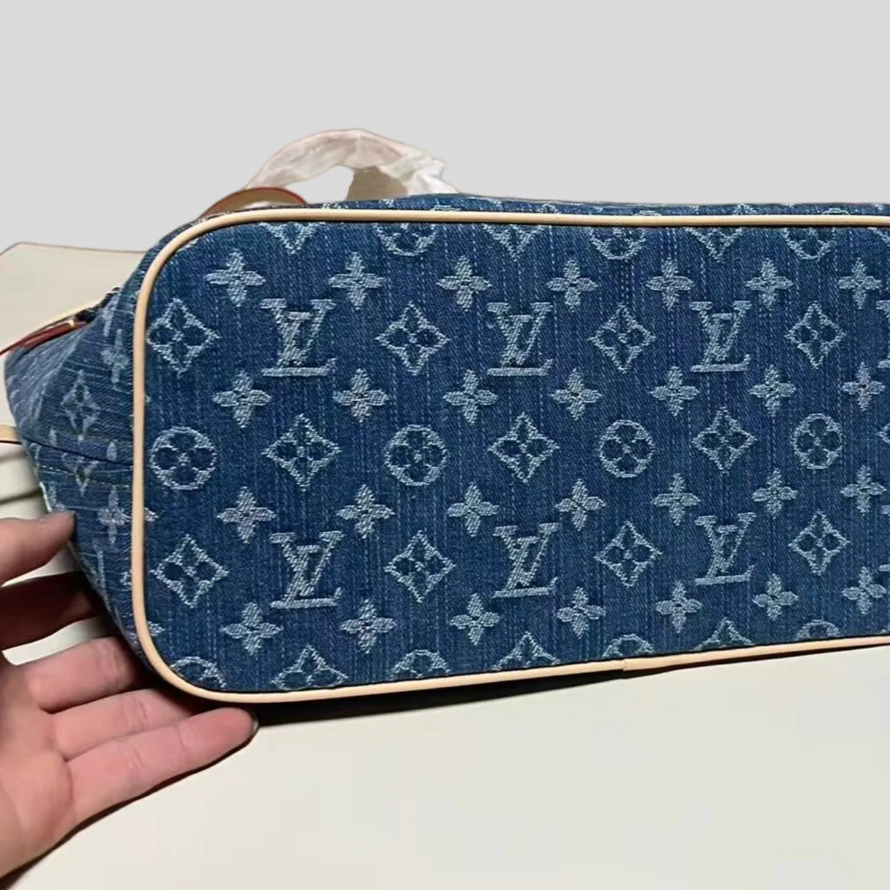 Louis Vuitton Neverfull MM Tote Bag / Blue Denim Gold Hardware - Image 5