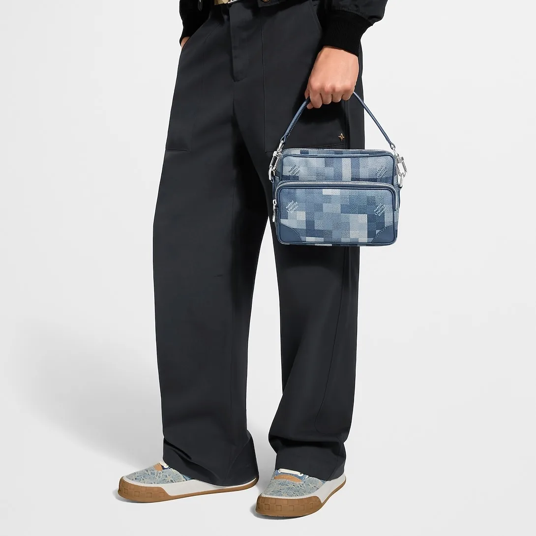 Alternative view of Louis Vuitton Nil Crossbody Bag / Indigo Blue Damoflage Silver Hardware