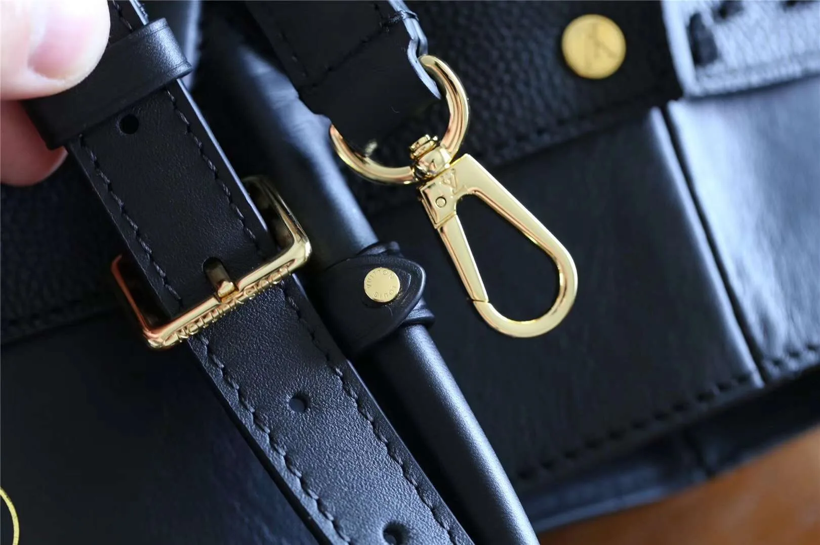 Louis Vuitton On My Side Black / - Image 8