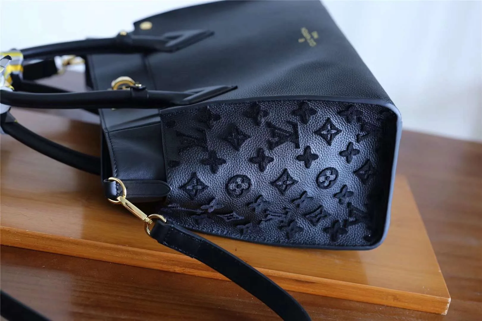 Louis Vuitton On My Side Black / - Image 6