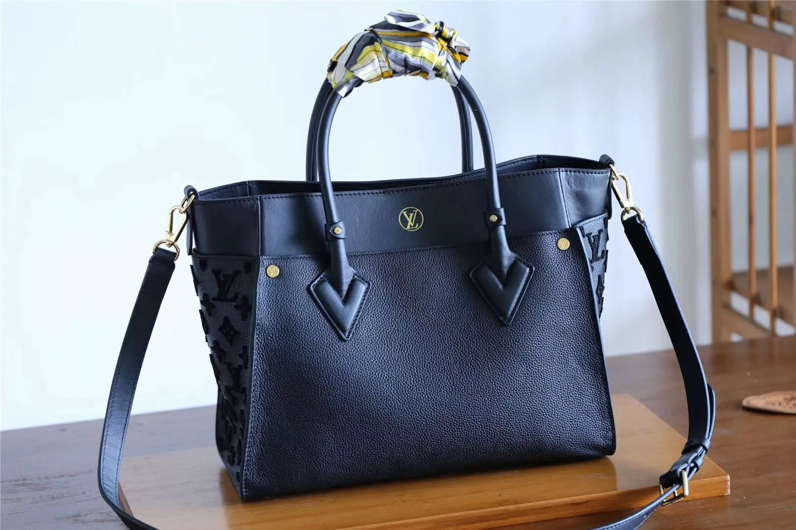 Louis Vuitton On My Side Black / - Image 5