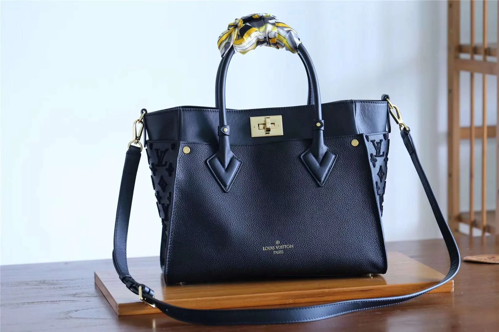 Louis Vuitton On My Side Black / - Image 4