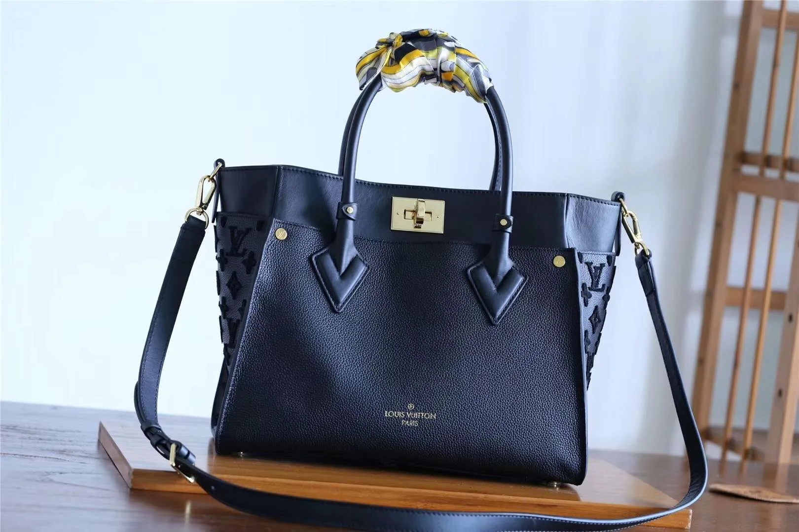 Louis Vuitton On My Side Black / - Image 3