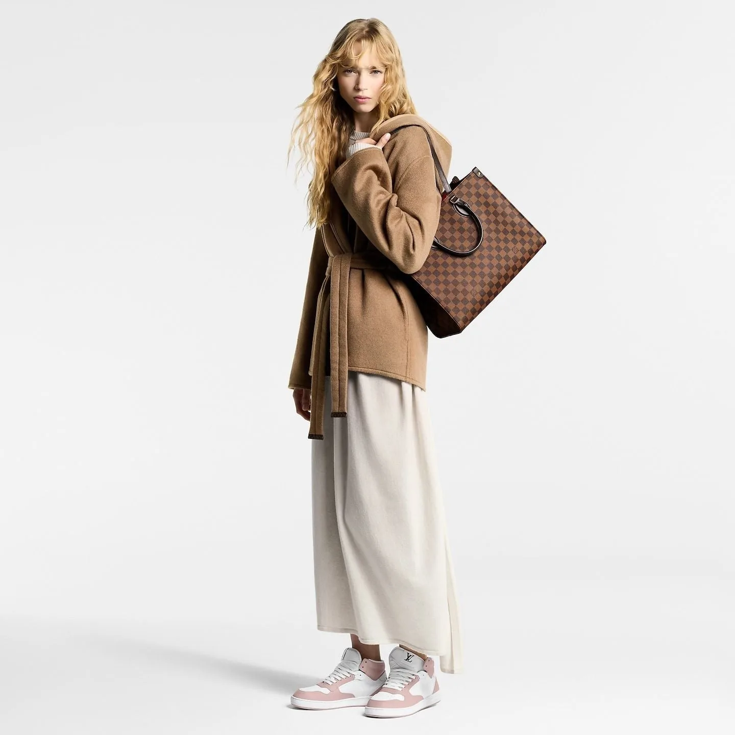 Alternative view of Louis Vuitton OnTheGo MM Tote Bag / Damier Ebene Gold Hardware