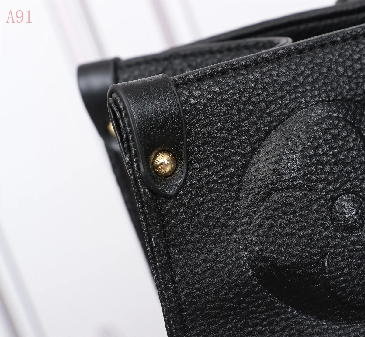 Louis Vuitton Onthego MM Tote Bag / Monogram Empreinte Black Gold Hardware - Image 4