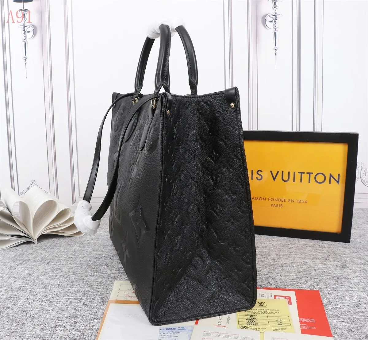 Louis Vuitton Onthego MM Tote Bag / Monogram Empreinte Black Gold Hardware - Image 5